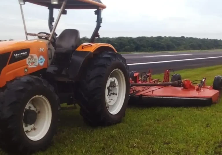 Trabajo de corte en Aeropuerto Internacional Cataratas del Iguazú (IGR)